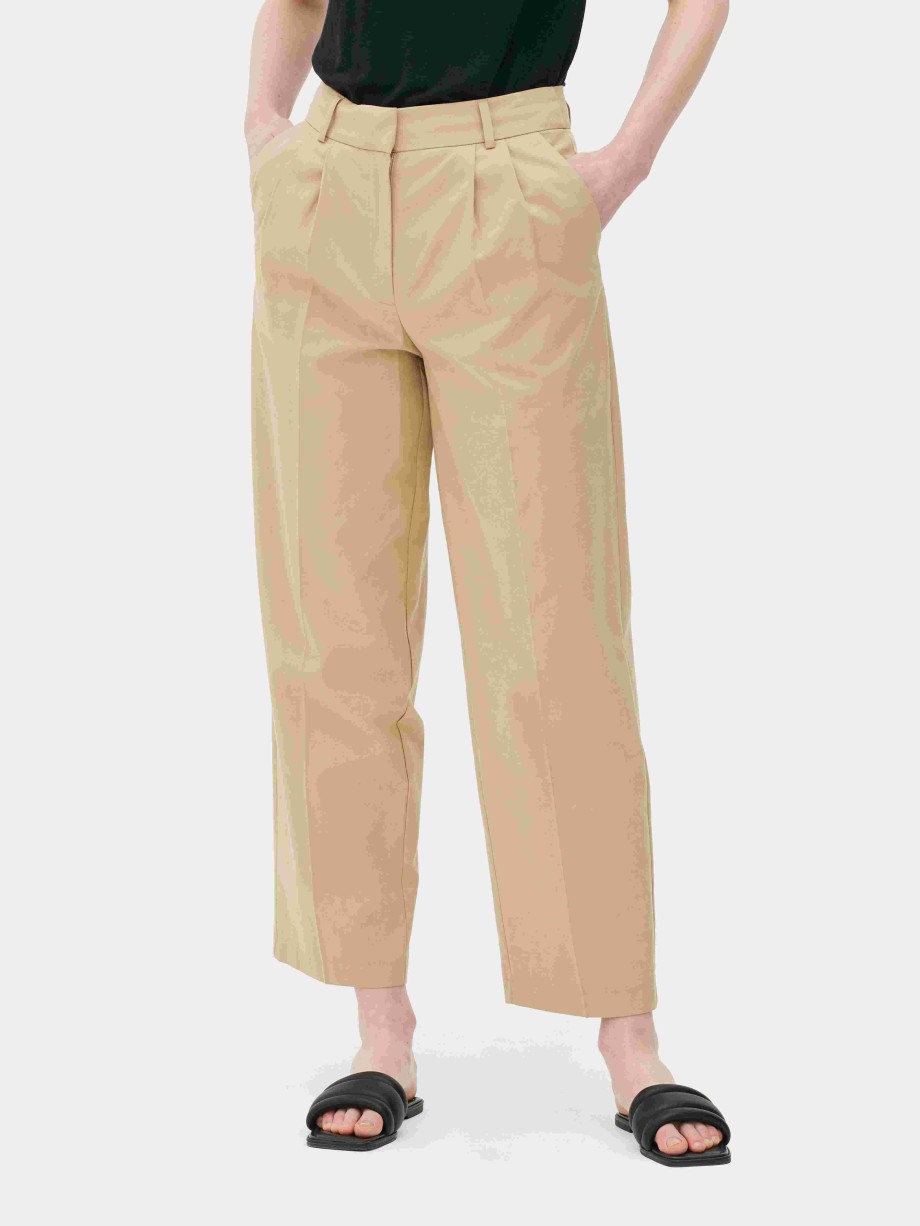 Nadie mete en el probador este pantalón ancho de pinzas beige de 22 € de  Primark